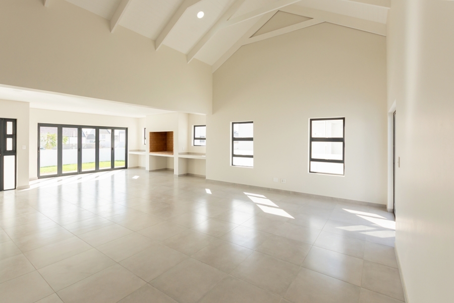 3 Bedroom Property for Sale in Brittania Beach Estate Western Cape